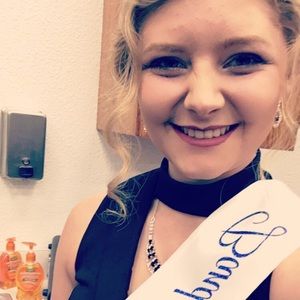 Meet your Posher, Danielle